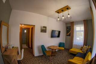 Отели типа «постель и завтрак» Residence Rooms Bucovina Кымпулунг-Молдовенеск Апартаменты - 1-й этаж-6
