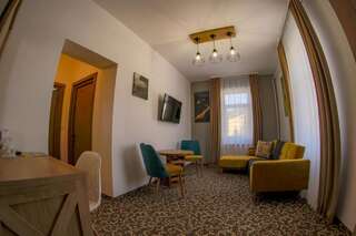 Отели типа «постель и завтрак» Residence Rooms Bucovina Кымпулунг-Молдовенеск Апартаменты - 1-й этаж-13